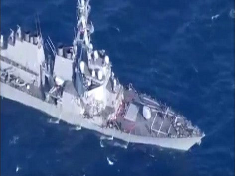 Αμερικανικό αντιτορπιλικό συγκρούστηκε με εμπορικό πλοίο νοτιοδυτικά της Γιοκοσούκα (βίντεο)